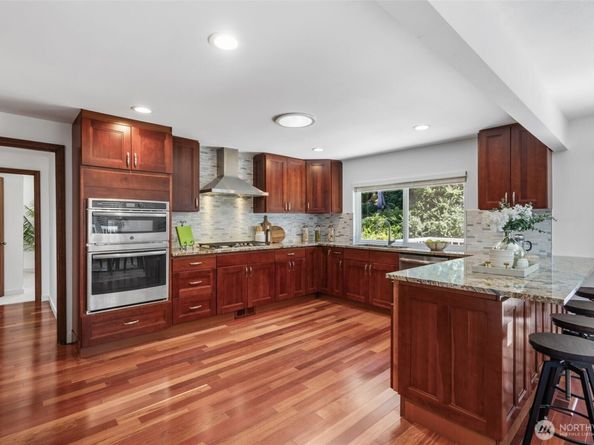 8308 Frederick Place, Edmonds WA 98026