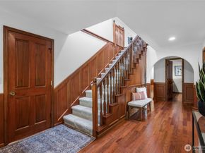 8308 Frederick Place, Edmonds WA 98026