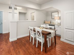 10005 NE 37th Court 106, Kirkland WA 98033