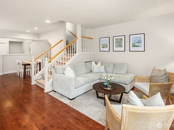 10005 NE 37th Court 106, Kirkland WA 98033