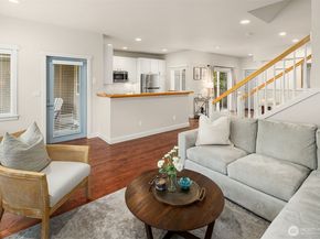 10005 NE 37th Court 106, Kirkland WA 98033