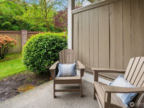 10005 NE 37th Court 106, Kirkland WA 98033