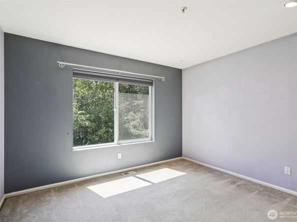 22103 45th Avenue S, Kent WA 98032