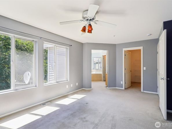 22103 45th Avenue S, Kent WA 98032