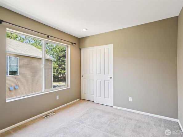 22103 45th Avenue S, Kent WA 98032