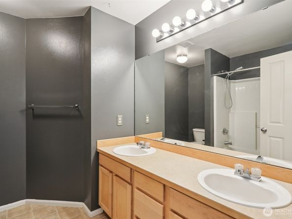 22103 45th Avenue S, Kent WA 98032