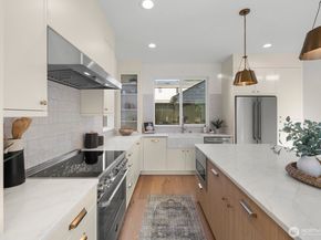 10043 8th Avenue NW, Seattle WA 98177