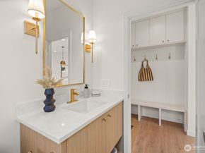 10043 8th Avenue NW, Seattle WA 98177