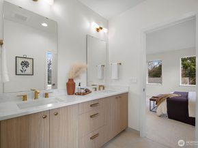 10043 8th Avenue NW, Seattle WA 98177