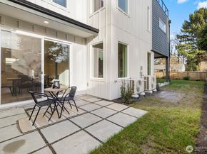 10043 8th Avenue NW, Seattle WA 98177