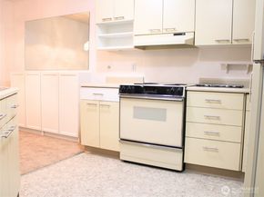 1750 152nd Avenue NE W211, Bellevue WA 98007