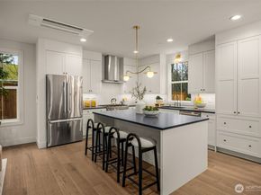 10606 NE 54th Lane, Kirkland WA 98033