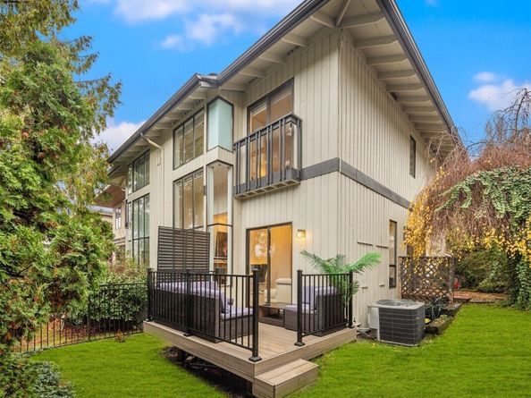 12 18th Avenue A, Kirkland WA 98033