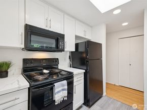 1115 16th Avenue 3, Seattle WA 98122