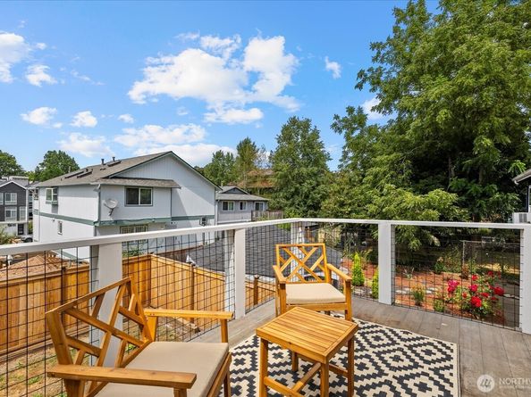 713 28th Avenue S, Seattle WA 98144