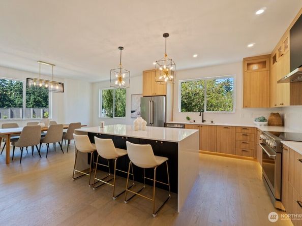 12048 5th Avenue NE, Seattle WA 98125
