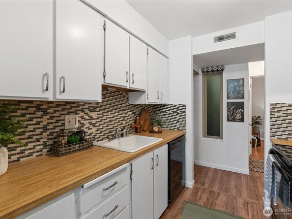 12515 NE 145th Place D121, Kirkland WA 98034
