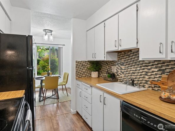 12515 NE 145th Place D121, Kirkland WA 98034