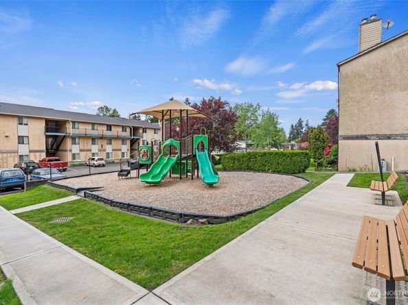 12515 NE 145th Place D121, Kirkland WA 98034