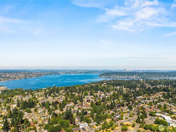 1208 Harrington Avenue NE, Renton WA 98056