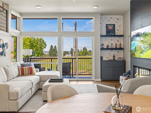 1208 Harrington Avenue NE, Renton WA 98056