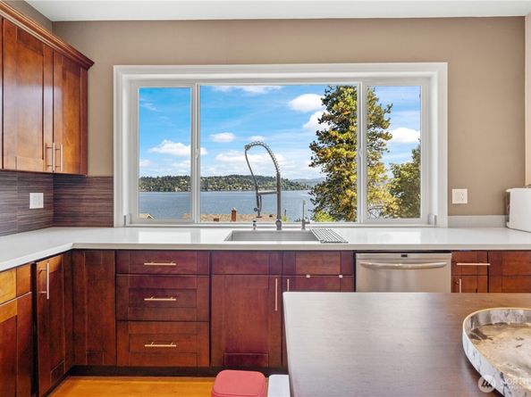 9844 arrowsmith Avenue S, Seattle WA 98118
