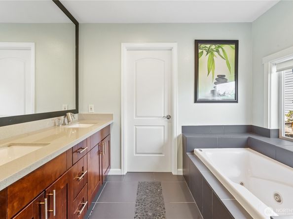 9844 arrowsmith Avenue S, Seattle WA 98118