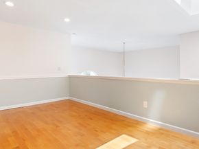 9844 arrowsmith Avenue S, Seattle WA 98118