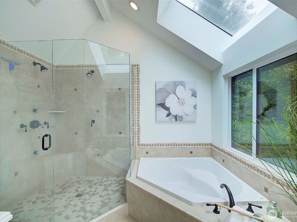 4260 246th Place SE, Sammamish WA 98029