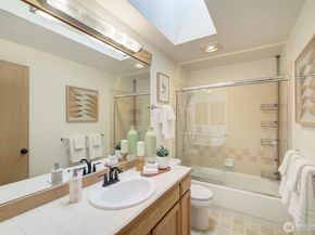 4260 246th Place SE, Sammamish WA 98029