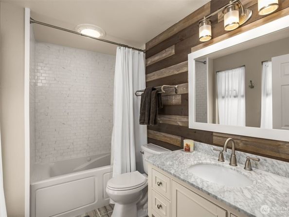 820 W Sunset Way, Issaquah WA 98027
