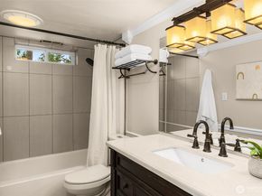 820 W Sunset Way, Issaquah WA 98027