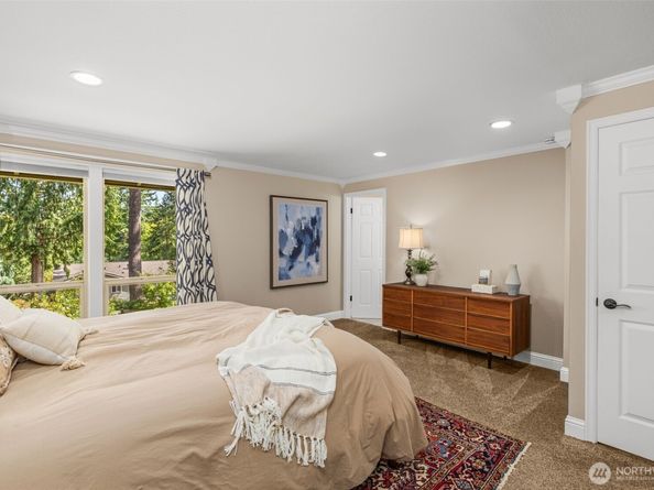 820 W Sunset Way, Issaquah WA 98027