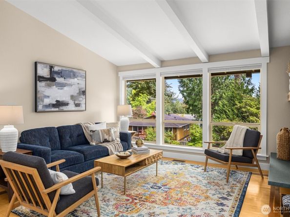 820 W Sunset Way, Issaquah WA 98027