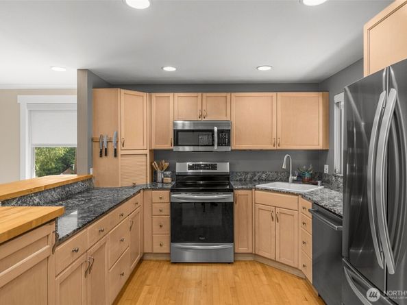 820 W Sunset Way, Issaquah WA 98027