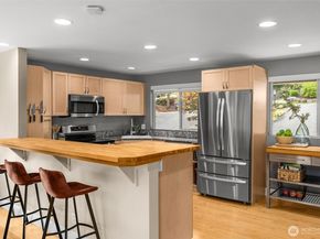 820 W Sunset Way, Issaquah WA 98027