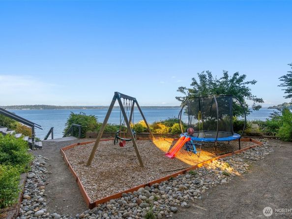10212 SW 127th Street, Vashon WA 98070