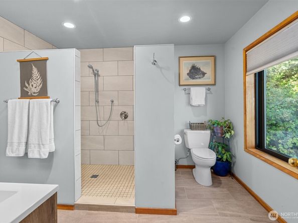 10212 SW 127th Street, Vashon WA 98070