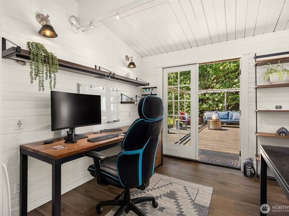 9488 Katherine Place NE, Bainbridge Island WA 98110