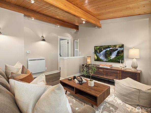 9488 Katherine Place NE, Bainbridge Island WA 98110