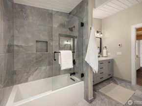 9488 Katherine Place NE, Bainbridge Island WA 98110