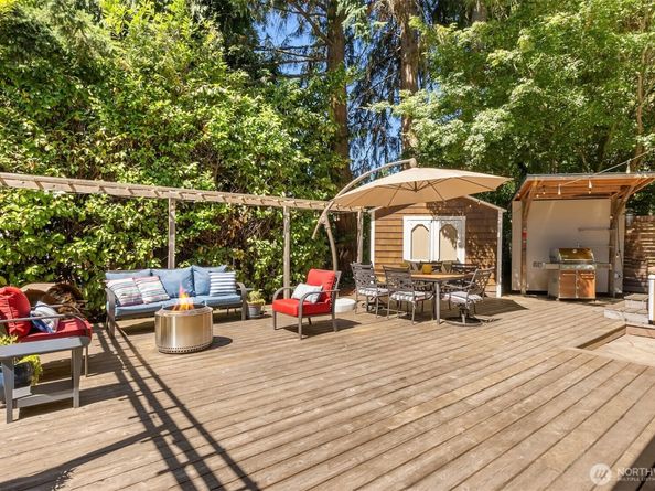 9488 Katherine Place NE, Bainbridge Island WA 98110