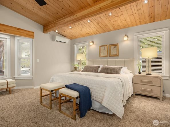 9488 Katherine Place NE, Bainbridge Island WA 98110