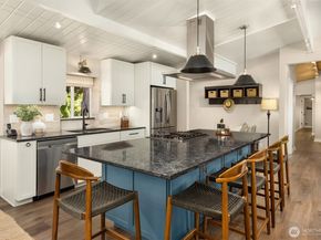 9488 Katherine Place NE, Bainbridge Island WA 98110