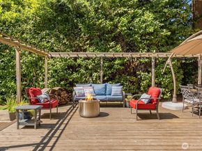 9488 Katherine Place NE, Bainbridge Island WA 98110