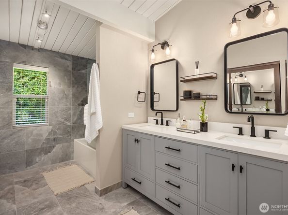 9488 Katherine Place NE, Bainbridge Island WA 98110