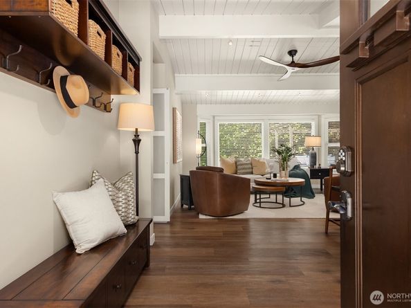 9488 Katherine Place NE, Bainbridge Island WA 98110