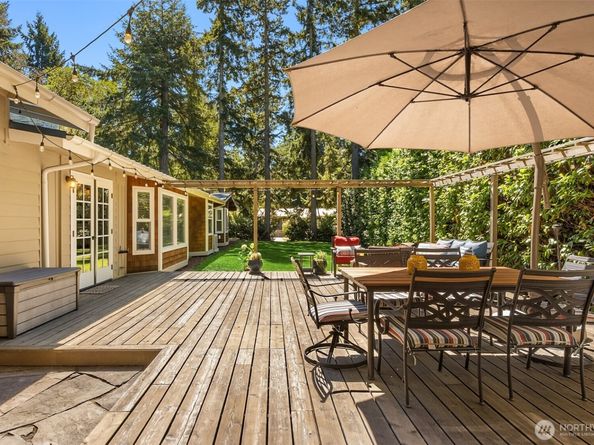 9488 Katherine Place NE, Bainbridge Island WA 98110