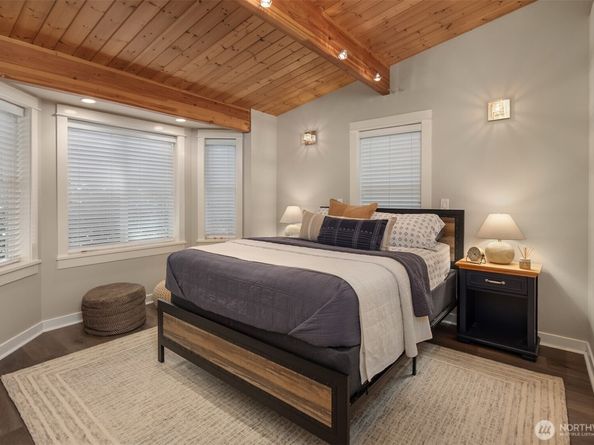 9488 Katherine Place NE, Bainbridge Island WA 98110