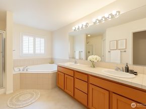 22926 SE 13th Way, Sammamish WA 98075